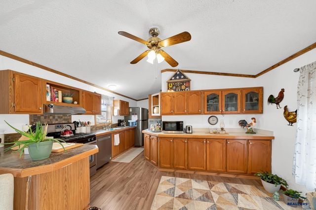 300 E MAIN ST, Hermosa, SD 57744