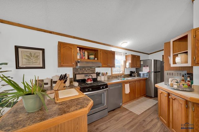 300 E MAIN ST, Hermosa, SD 57744