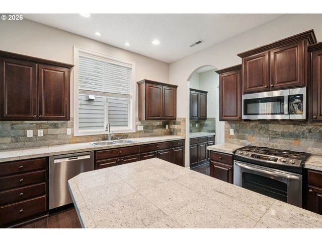 2409 Nw ARNOTT Ln, Portland, OR 97229