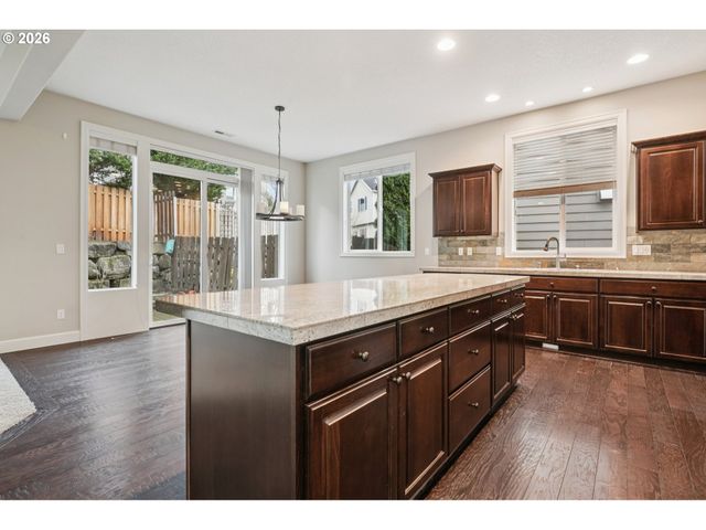 2409 Nw ARNOTT Ln, Portland, OR 97229