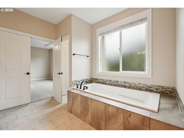 2409 Nw ARNOTT Ln, Portland, OR 97229