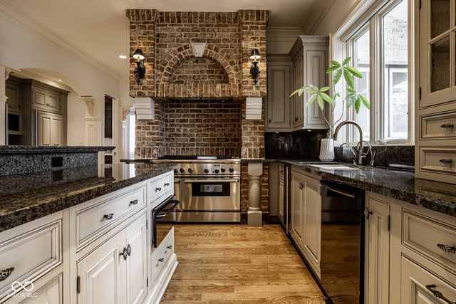 1140 Laurelwood, Carmel, IN 46032