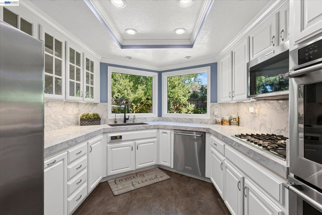 1768 Oro Valley Cir, Walnut Creek, CA 94596