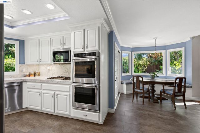 1768 Oro Valley Cir, Walnut Creek, CA 94596