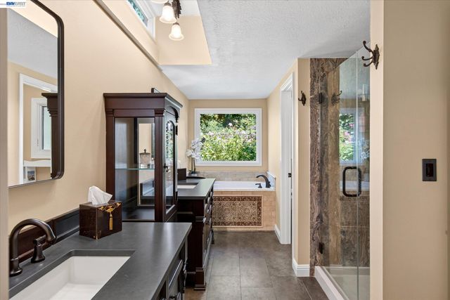 1768 Oro Valley Cir, Walnut Creek, CA 94596