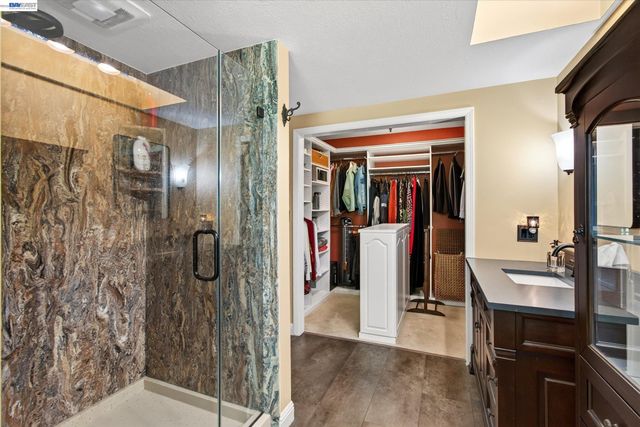 1768 Oro Valley Cir, Walnut Creek, CA 94596