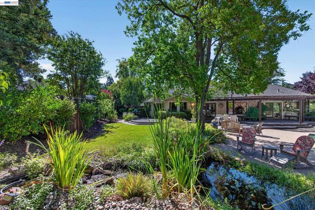 1768 Oro Valley Cir, Walnut Creek, CA 94596