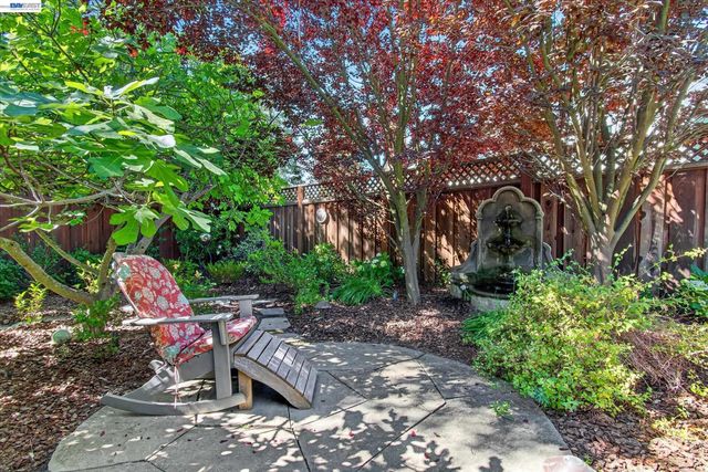 1768 Oro Valley Cir, Walnut Creek, CA 94596