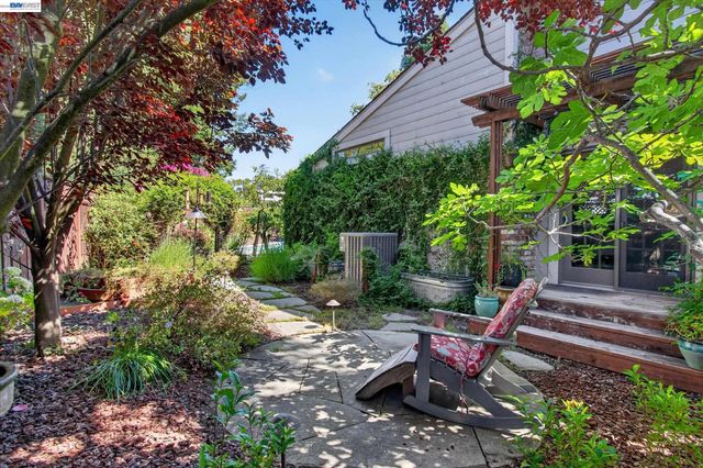 1768 Oro Valley Cir, Walnut Creek, CA 94596