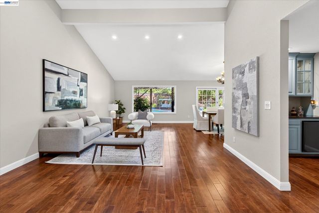 1768 Oro Valley Cir, Walnut Creek, CA 94596