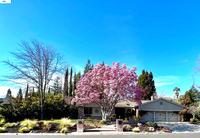 1768 Oro Valley Cir, Walnut Creek, CA 94596
