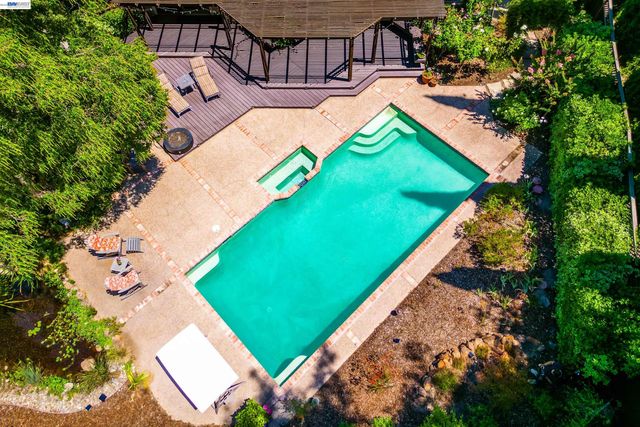 1768 Oro Valley Cir, Walnut Creek, CA 94596