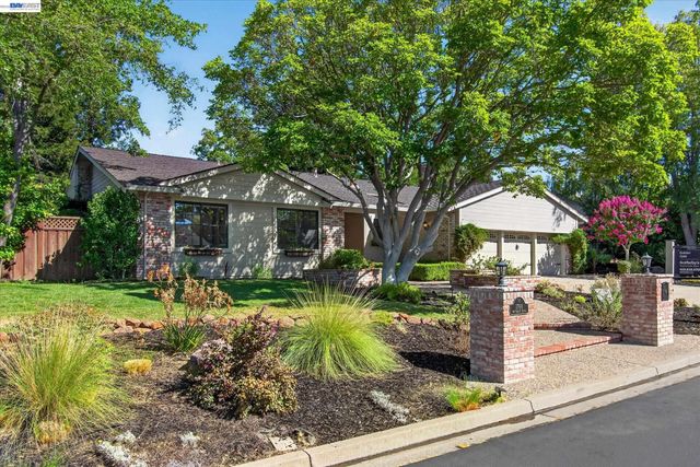 1768 Oro Valley Cir, Walnut Creek, CA 94596