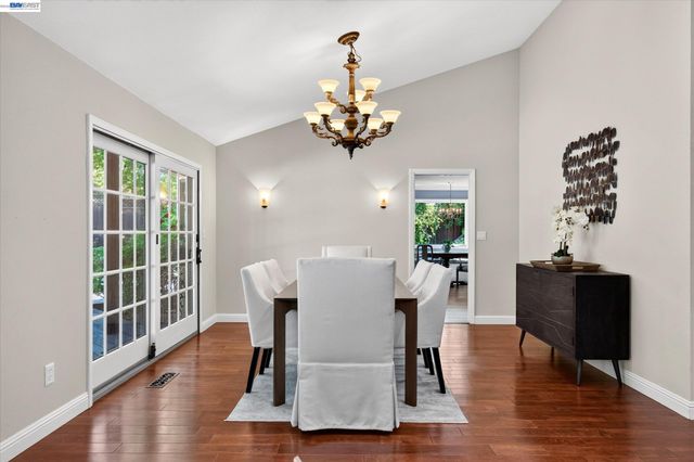 1768 Oro Valley Cir, Walnut Creek, CA 94596