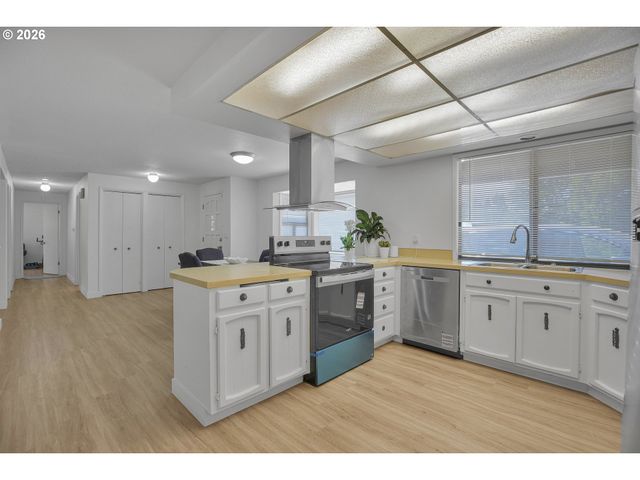 16710 Se SUNNYSIDE Rd, Clackamas, OR 97015