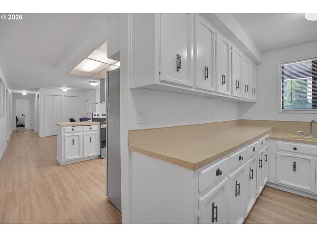 16710 Se SUNNYSIDE Rd, Clackamas, OR 97015