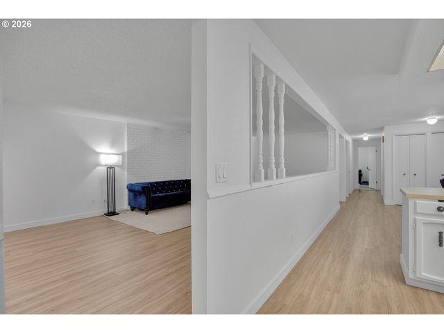 16710 Se SUNNYSIDE Rd, Clackamas, OR 97015