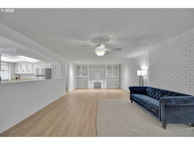 16710 Se SUNNYSIDE Rd, Clackamas, OR 97015