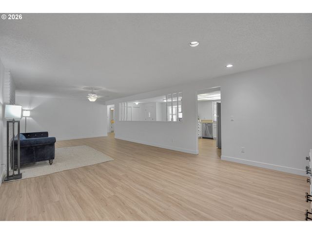 16710 Se SUNNYSIDE Rd, Clackamas, OR 97015