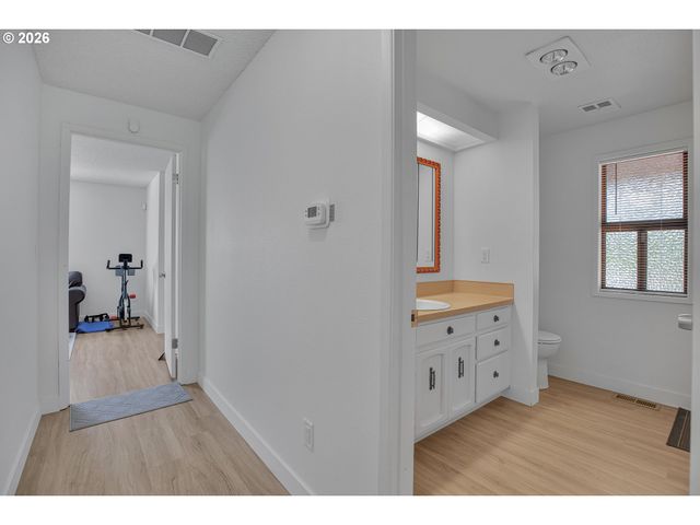 16710 Se SUNNYSIDE Rd, Clackamas, OR 97015