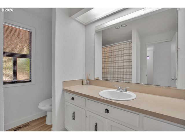 16710 Se SUNNYSIDE Rd, Clackamas, OR 97015