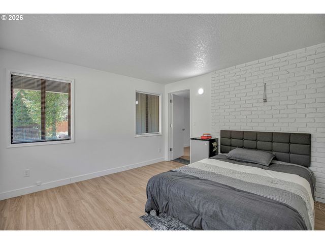 16710 Se SUNNYSIDE Rd, Clackamas, OR 97015