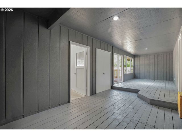 16710 Se SUNNYSIDE Rd, Clackamas, OR 97015