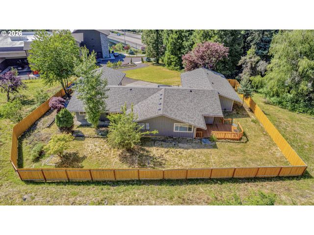 16710 Se SUNNYSIDE Rd, Clackamas, OR 97015