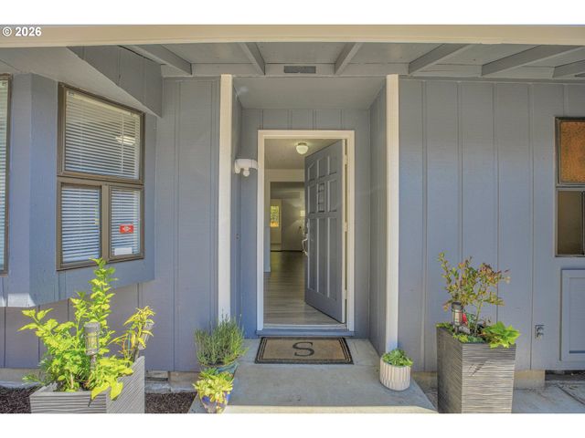 16710 Se SUNNYSIDE Rd, Clackamas, OR 97015