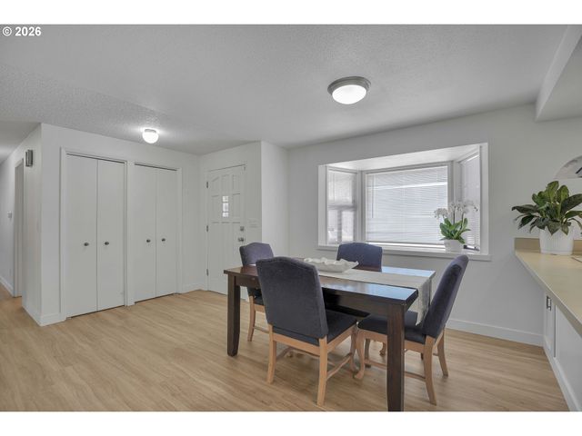 16710 Se SUNNYSIDE Rd, Clackamas, OR 97015