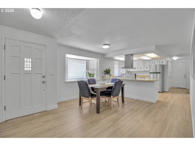 16710 Se SUNNYSIDE Rd, Clackamas, OR 97015
