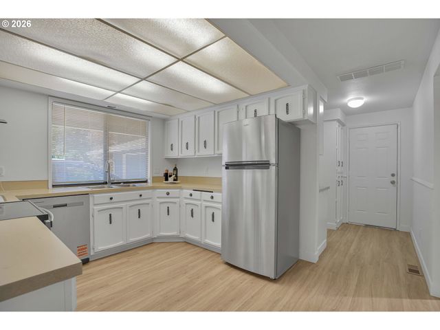 16710 Se SUNNYSIDE Rd, Clackamas, OR 97015