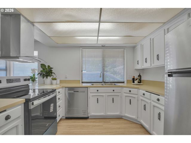 16710 Se SUNNYSIDE Rd, Clackamas, OR 97015