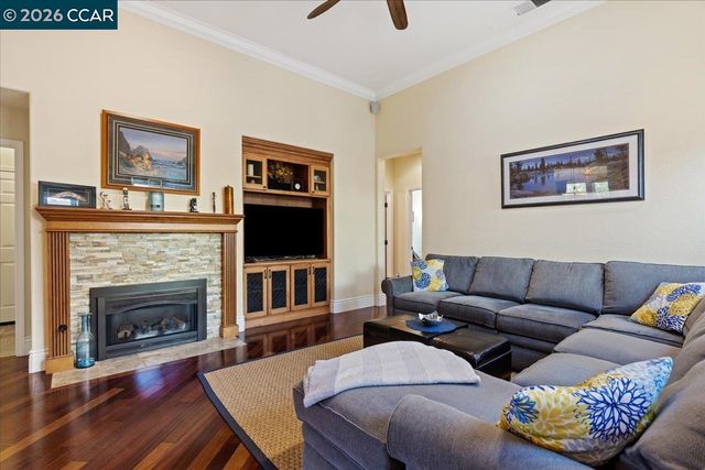 4871 Redwood Ave, Dublin, CA 94568