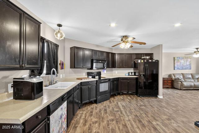 33066 N Brinlee Lane, San Tan Valley, AZ 85143