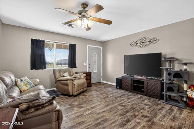 33066 N Brinlee Lane, San Tan Valley, AZ 85143