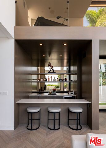 9405 Sierra Mar Place, Los Angeles, CA 90069