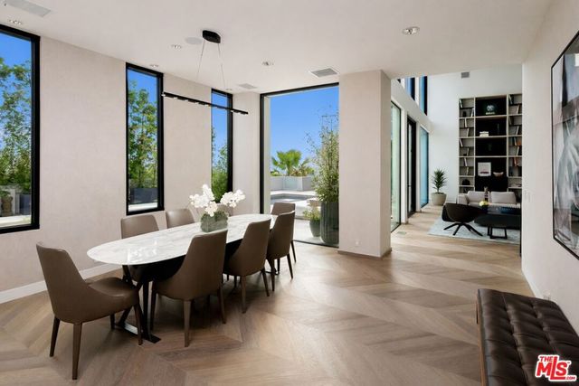 9405 Sierra Mar Place, Los Angeles, CA 90069