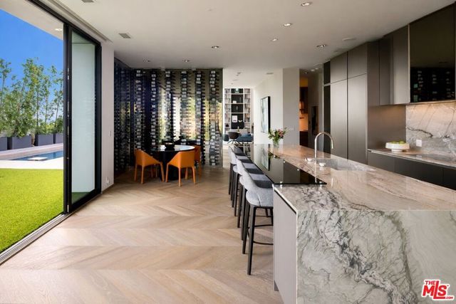 9405 Sierra Mar Place, Los Angeles, CA 90069