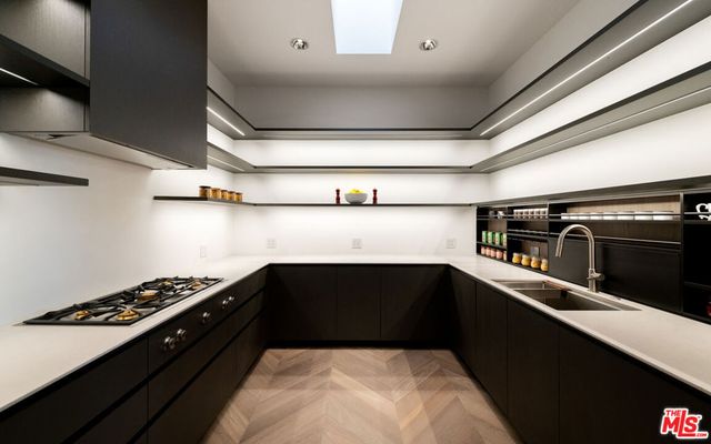 9405 Sierra Mar Place, Los Angeles, CA 90069