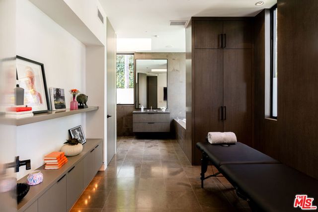 9405 Sierra Mar Place, Los Angeles, CA 90069