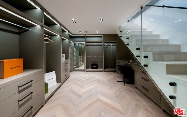 9405 Sierra Mar Place, Los Angeles, CA 90069