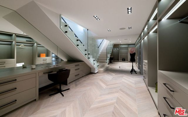 9405 Sierra Mar Place, Los Angeles, CA 90069