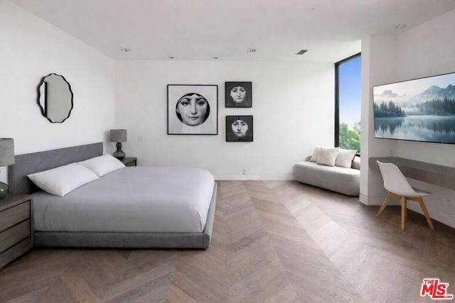 9405 Sierra Mar Place, Los Angeles, CA 90069