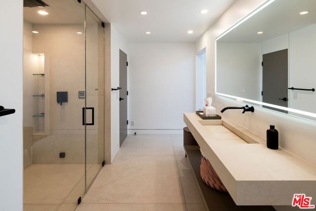 9405 Sierra Mar Place, Los Angeles, CA 90069