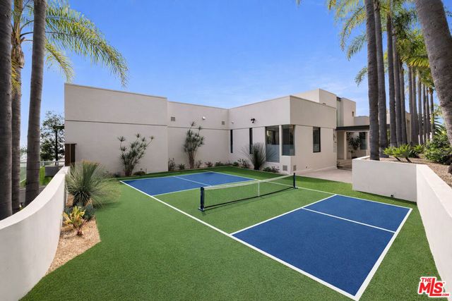 9405 Sierra Mar Place, Los Angeles, CA 90069