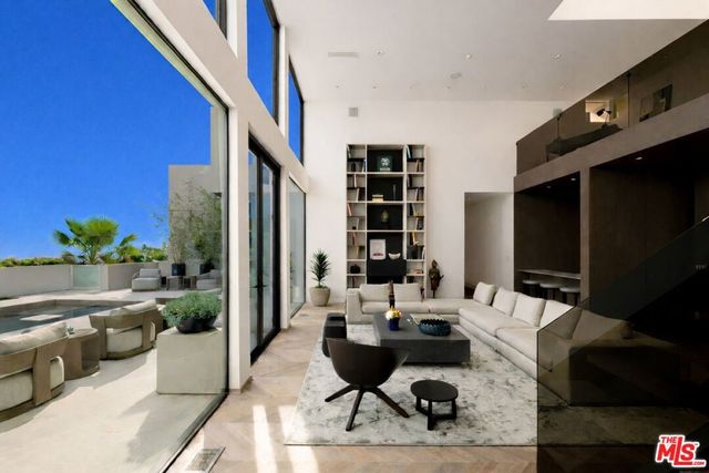 9405 Sierra Mar Place, Los Angeles, CA 90069