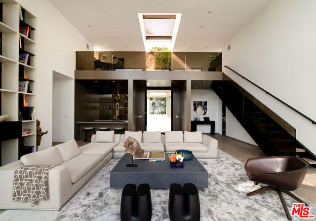 9405 Sierra Mar Place, Los Angeles, CA 90069