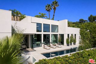 9405 Sierra Mar Place, Los Angeles, CA 90069