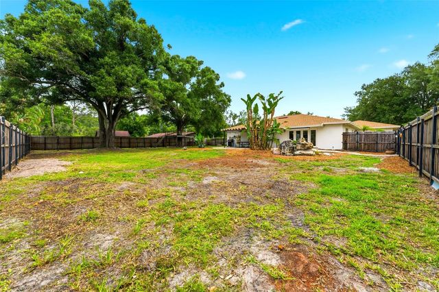 7202 SPRING VALLEY DRIVE, Tampa, FL 33615